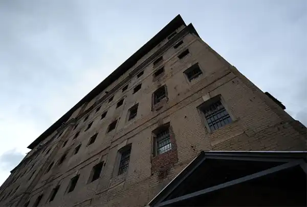 Начальника СІЗО "Бутирка" спіймали на нелегальному майнінгу криптовалют 4 Начальника СІЗО "Бутирка" спіймали на нелегальному майнінгу криптовалют 4