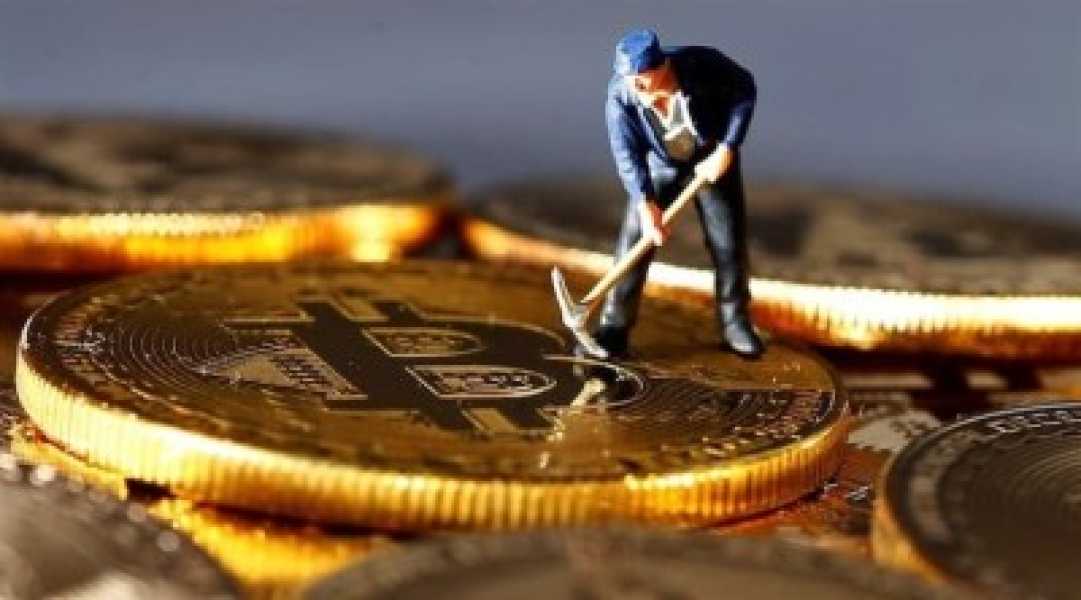Bitcoin-майнери знижують видобуток через спеку та тарифи