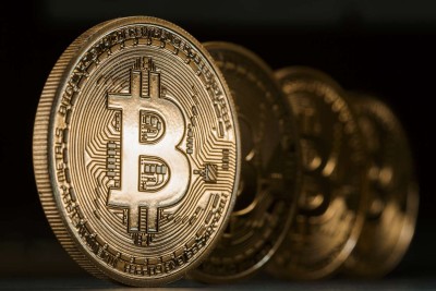 Бізнес та фонди скуповують BTC швидше за майнерів
